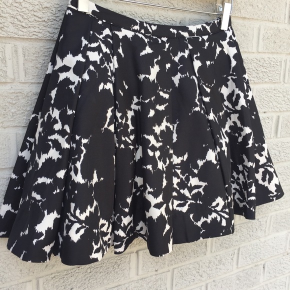 Forever 21 Pleated Print Mini Skater Skirt - Picture 5 of 8